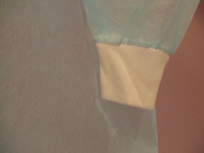 Flüssiges beständiges Wegwerfisolierungs-Kleid, Mehrschichtnicht gesponnenes chirurgisches Kleid